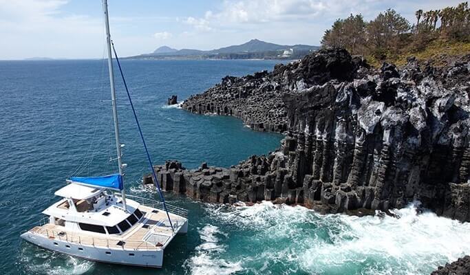 Catamaran tour in Jeju