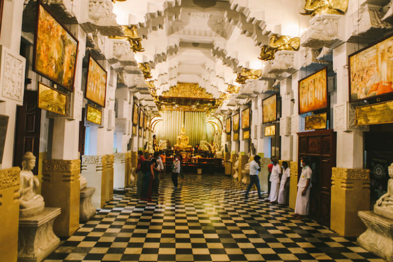 THE TEMPLE OF THE SACRED TOOTH RELIC IN KANDY [FULL GUIDE]