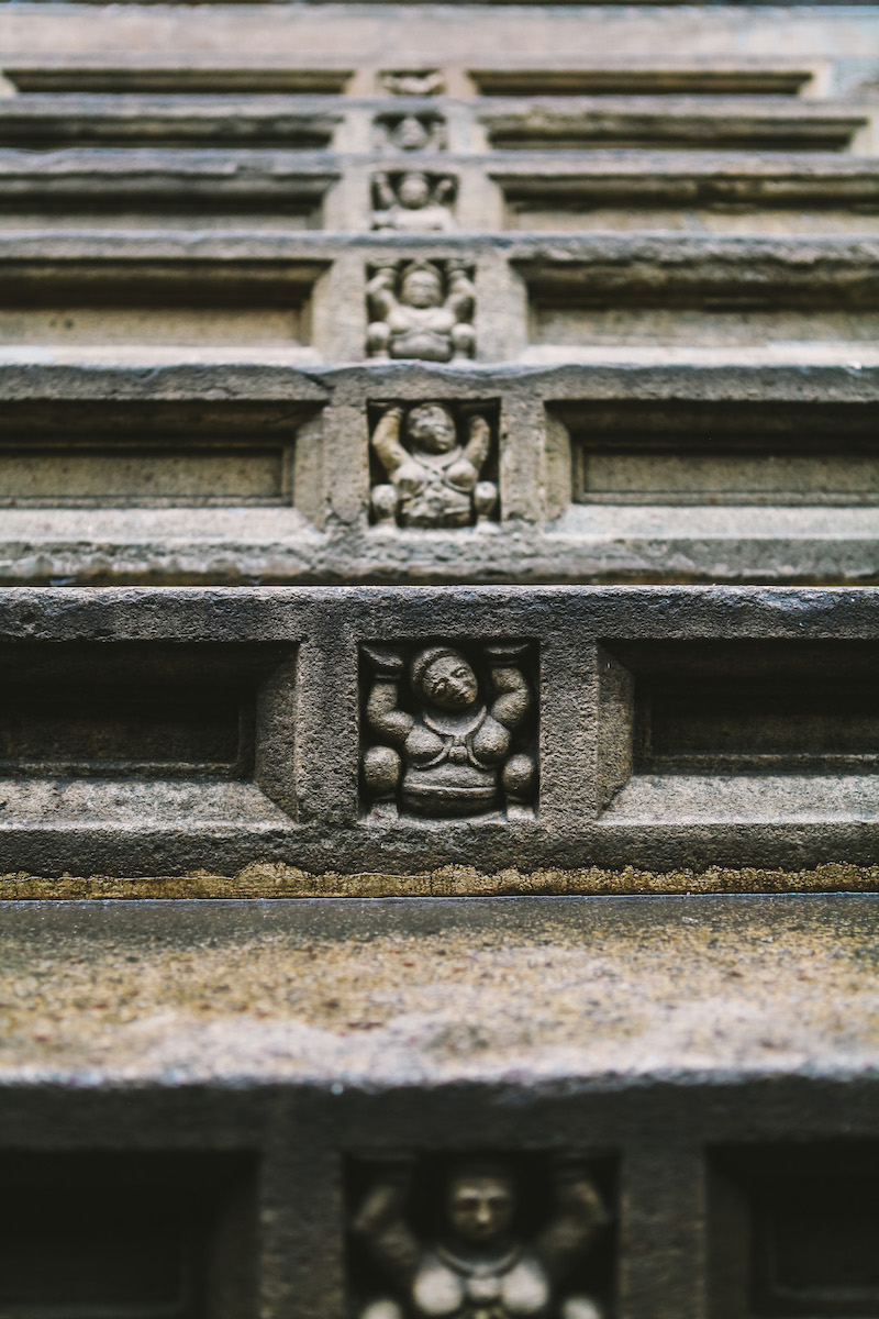 THE TEMPLE OF THE SACRED TOOTH RELIC IN KANDY [FULL GUIDE]