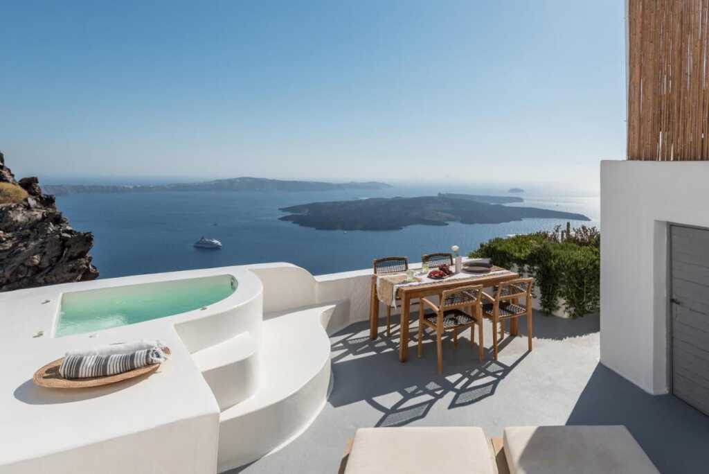 Best place to stay in Santorini