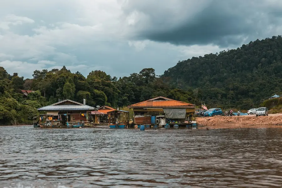 Floating restaurants in Kuala Tahan