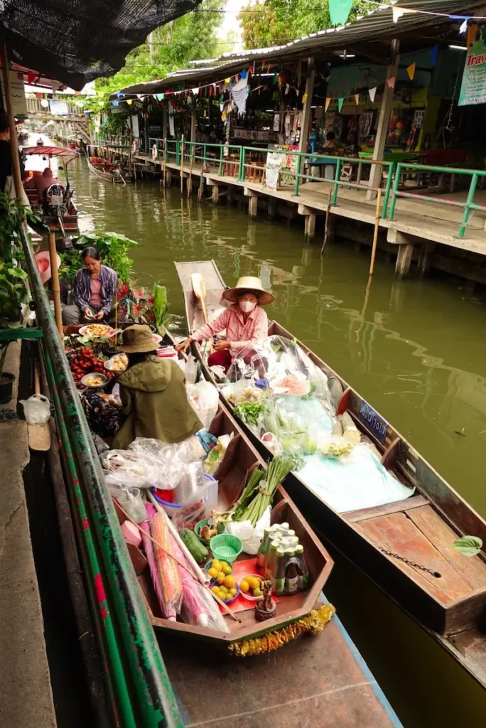 Khlong Lat Mayom-Floating Market in Bangkok